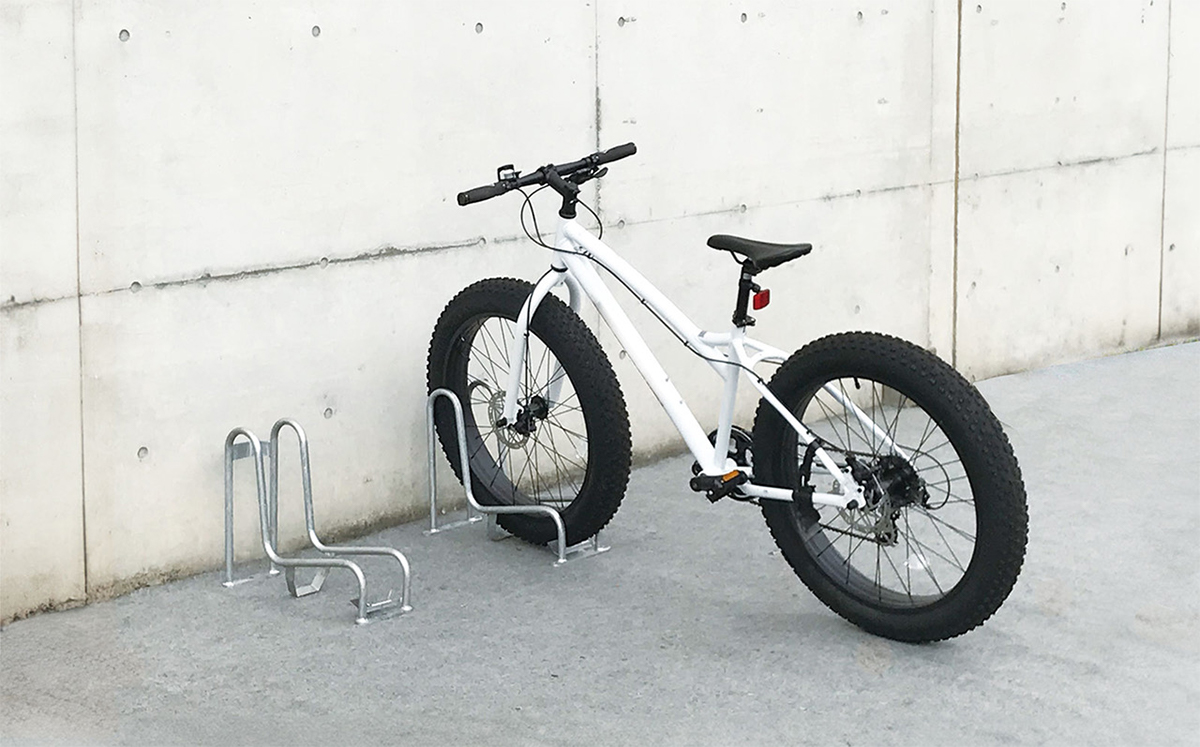 ファットバイク専用のサイクルスタンド | 日経クロステック Active