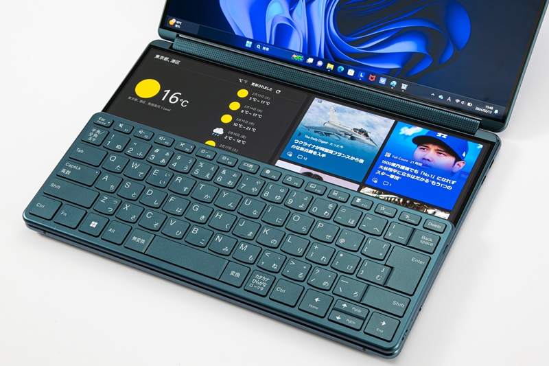 2画面ノートパソコン「Yoga Book 9i」、左右配置で付属