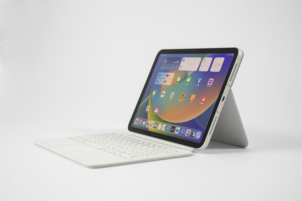 iPad Airのデザインを落とし込んだ第10世代iPad。ホームボタンがなくなり狭額縁化したことで、これまでのやぼったさが解消された