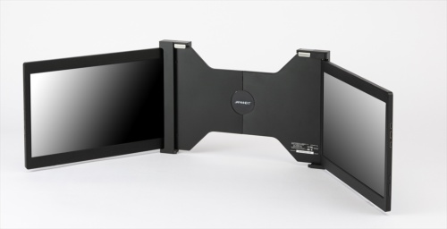 展開した状態。中央部分をノートパソコンのディスプレーにかぶせるようにして取り付ける