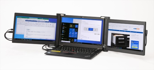 ノートパソコンに取り付け、トリプルディスプレーにした様子