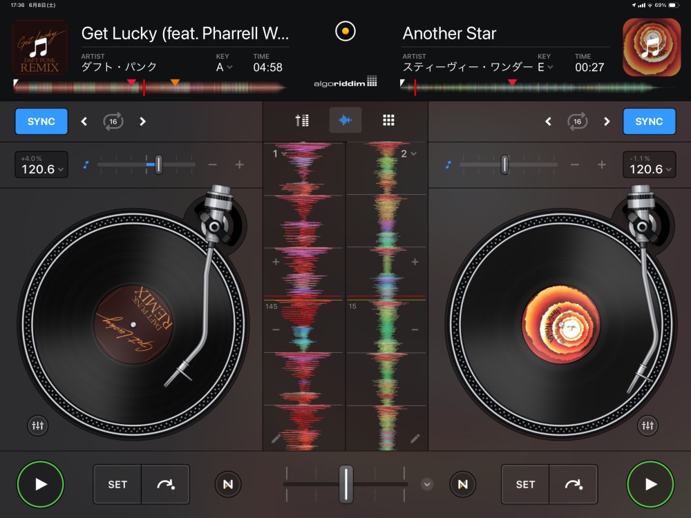 筆者が趣味で使っているDJアプリ「djay」。iPad Air（M2）では読み込んだ楽曲の波形分析が速く正確だった