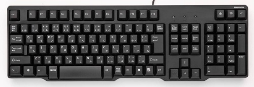 有線タイプのキーボードは安価ながらしっかりとした作りの製品が多い。写真はUSB接続のサンワサプライの「SKB-L1UBK」（実売価格は709円（税込み、以下同））