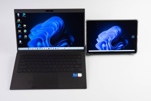 サブモニターとして表示できた。レスポンスも仕事には十分だと言える