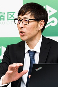 新宿区役所<br>総合政策部 情報システム課 課長補佐<br>村田 新 氏
