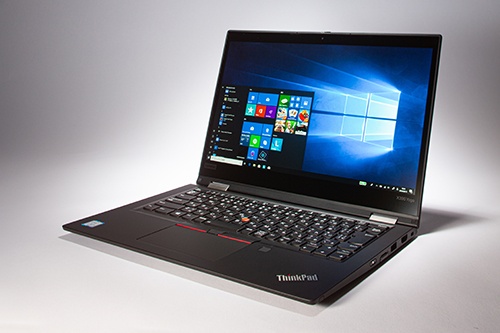 新型の2in1ノート「ThinkPad X390 Yoga」。営業先を飛び回る、モバイルワーカーに向く1台だ
