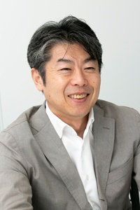 日経BP総研<br>イノベーションICTラボ<br>上席研究員<br>ビジネスAIセンター長<br>森側 真一