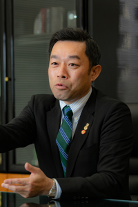 元谷 一志氏