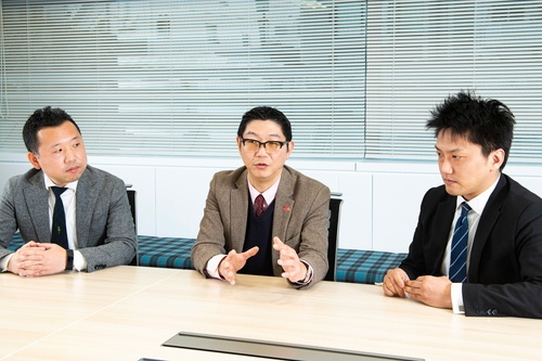 (左から)SB C&S 加藤氏、レッドハット 玉利氏、リアルグローブ・オートメーティッド 大畑氏