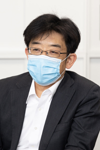平松 治彦氏