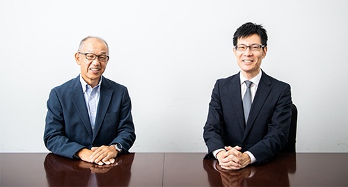 日経BP総合研究所 フェロー 桔梗原 富夫 氏(写真左)、日経BP総合研究所 上席研究員大和田 尚孝 氏(写真右)
