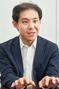 SAP ジャパン株式会社<br>インダストリー&カスタマーアドバイザリー統括本部<br>ミッドマーケットソリューション部<br>部長<br>青沼 大輔氏