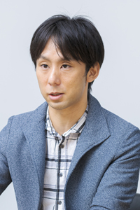 新井 賢太郎氏