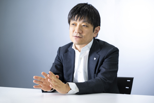柴本文洋 氏