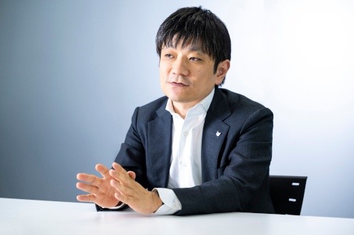 柴本文洋 氏