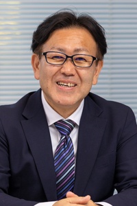 重崎 光輝 氏