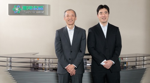 (右)臼井 文 氏 三洋化成工業株式会社 事務本部 IT推進部 主任部員 (左)長村 芳樹 氏 三洋化成工業株式会社 事務本部 IT推進部 部長