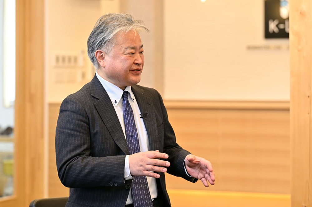 林 哲史