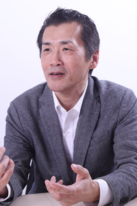 中村 建助 氏