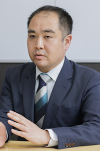 川奈部 真 氏
