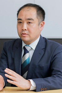 川奈部 真 氏