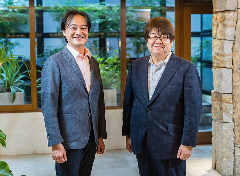 慶應義塾大学大学院 システムデザイン・マネジメント研究科　教授 白坂 成功 氏（左）<br> 日本アイ・ビー・エム株式会社 GBS/IOT コグニティブ・R＆Dソリューション 部長・アソシエイトパートナー コンサルタント　後藤 禎 氏（右）