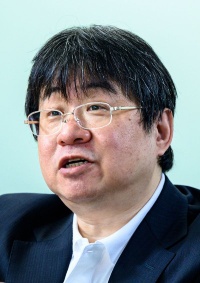 長谷川佳幸氏