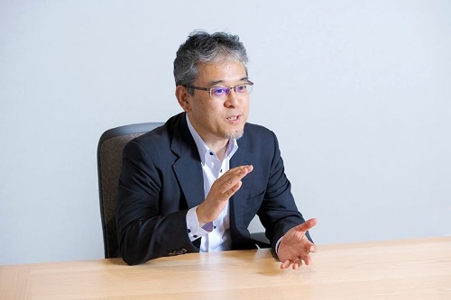 青柳 健 氏