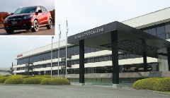 本田技術研究所四輪R＆Dセンター（栃木）の外観。左上は2013年末に発売した「VEZEL（ヴェゼル）」