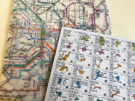 写真1 便利ツールとしても使える「鉄道路線図クリアファイル 首都圏 日本語」「B5ノート 日本地図」