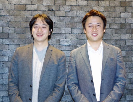 写真2●ChatWorkの山本敏行代表取締役社長（右）と、弟で専務取締役CTOの山本正喜氏