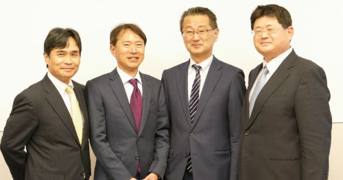 みずほフィナンシャルグループのMizuho-CIRTのメンバー。左から、データマネジメント部サイバーセキュリ ティチームの門野健治参事役、水田淳也次長、高橋達浩部長、貞広憲一調査役