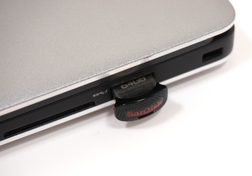 写真1●ソフトを利用することで、一般的なUSBメモリーをセキュアな状態に保てる