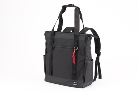 トートバッグタイプで、リュックや肩かけで持てるノートPC用のバッグもある。写真は「200-BAGBP013」 （サンワサプライ、直販価格は約5500円）