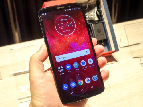 写真1●モトローラが「moto z3 play」を国内で発売