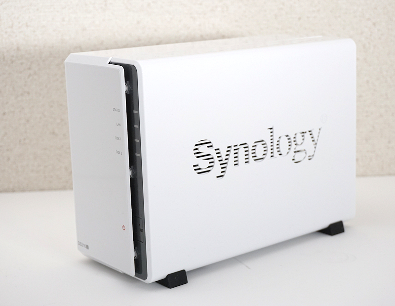 Synologyの「DiskStation DS216j」は、3.5インチHDDを2台組み込んで利用できるNASだ。実勢価格は2万4000円前後