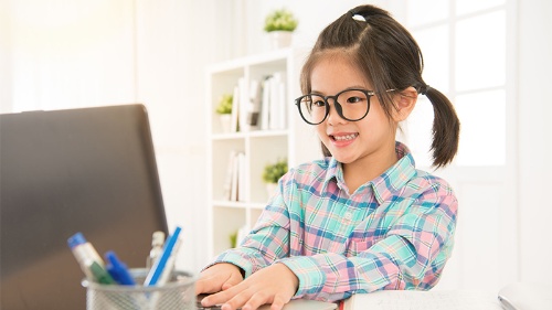 (出所:123RF) ※この写真はイメージ写真であり、写真の子供が最年少合格記録を持つ子供ではありません。